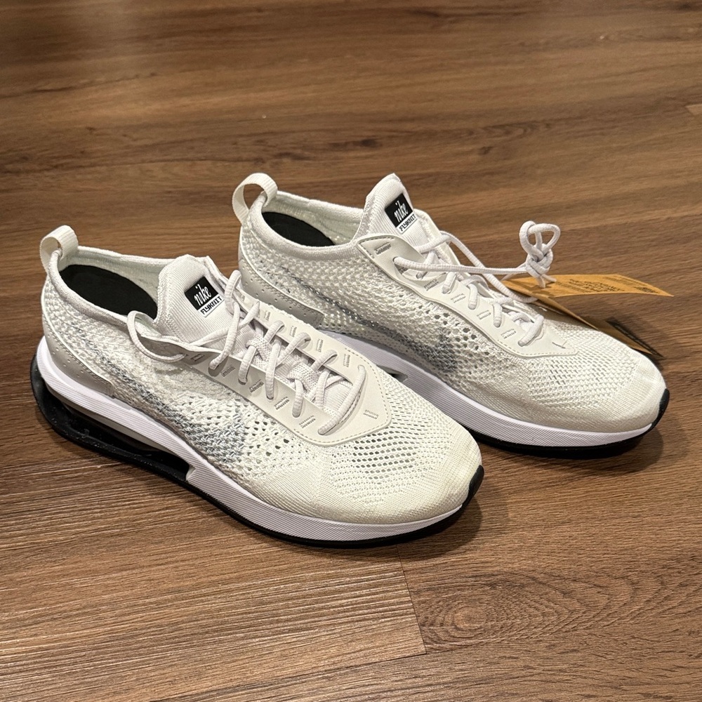 NWT Nike Women’s Air Max Pre-Day